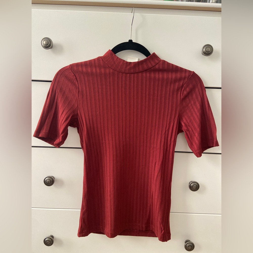 Mock turtleneck ribbed red top